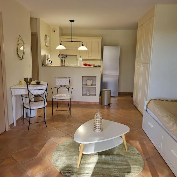 Apartamento La Calade LʼIsle-sur-la-Sorgue Exterior foto